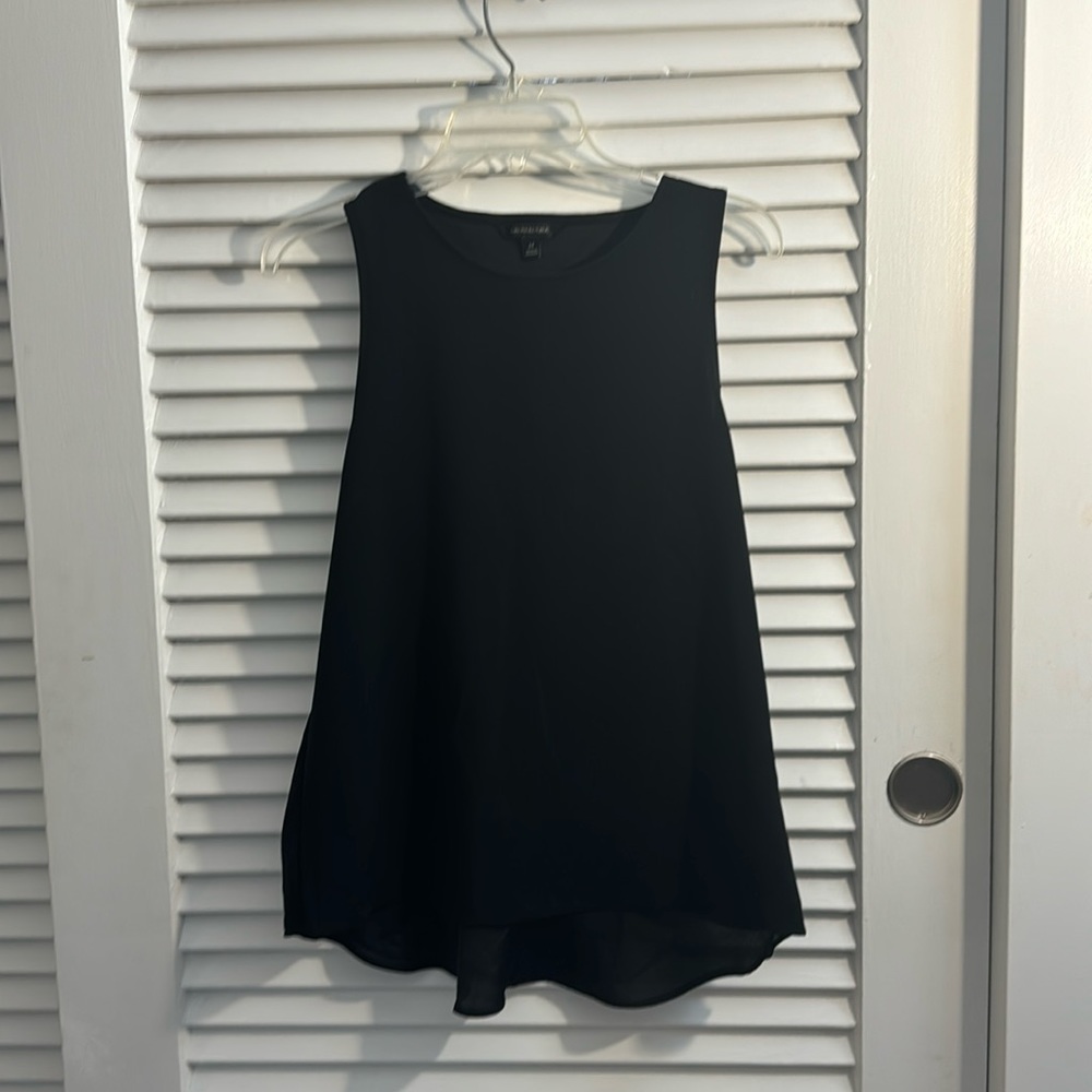 EUC Banana Republic Sleeveless Shell with Tulip Hem - Medium
